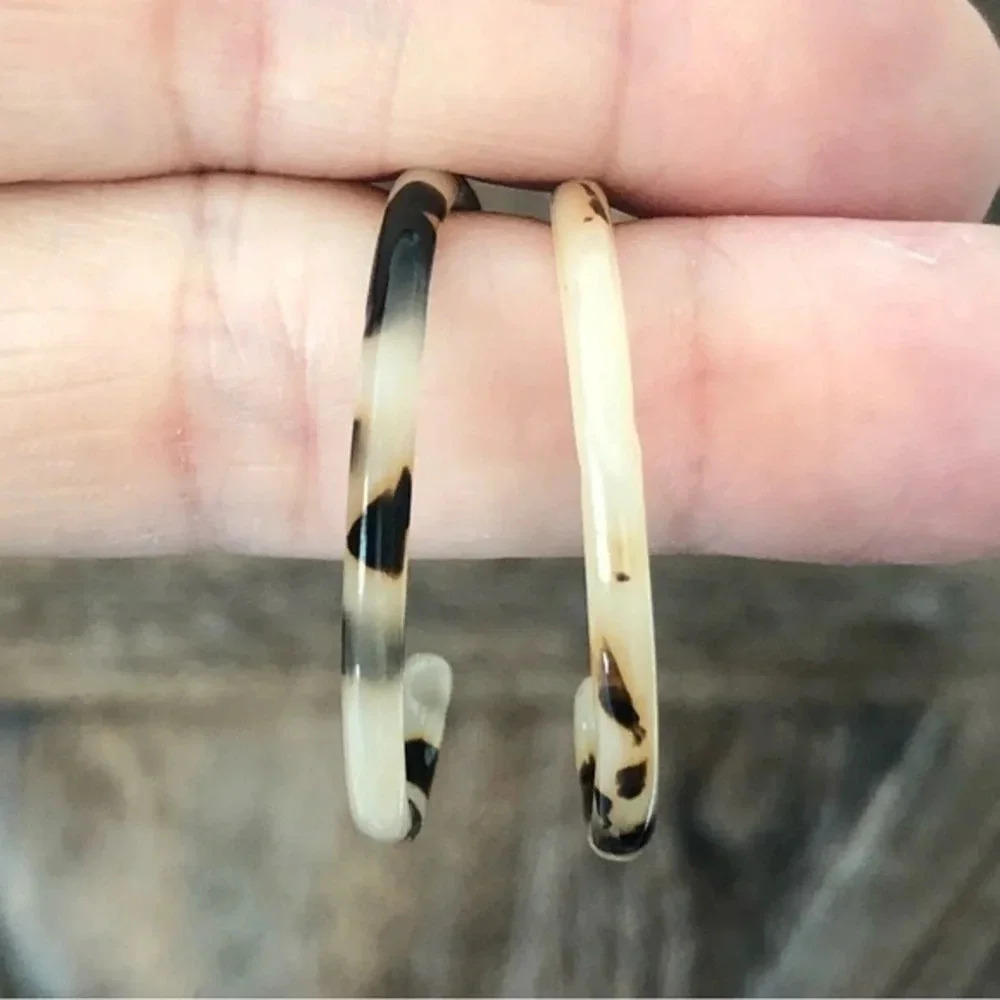 Cream & Brown Swirl Tortie Circle Hoop Acrylic Resin Earrings NWT